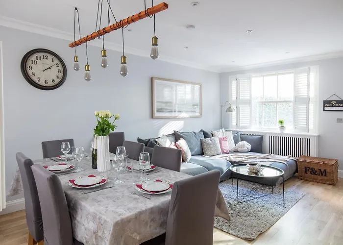 Spacious Quiet 4Bedrooms 6Beds House With Private Garage 5Min Walk To Paddington Station