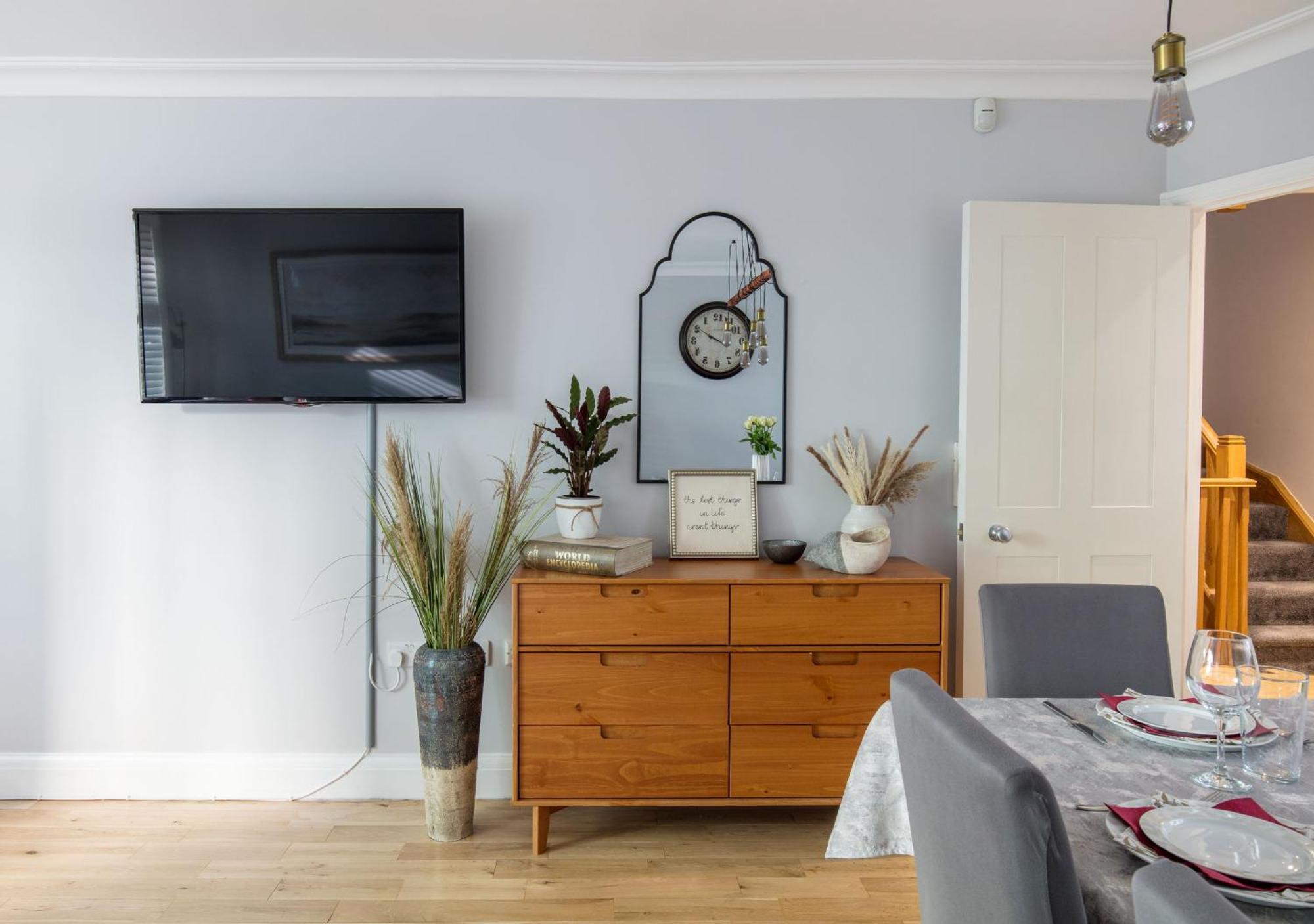 Spacious Quiet 4bedrooms 6beds House With Private Garage 5min Walk To Paddington Station *