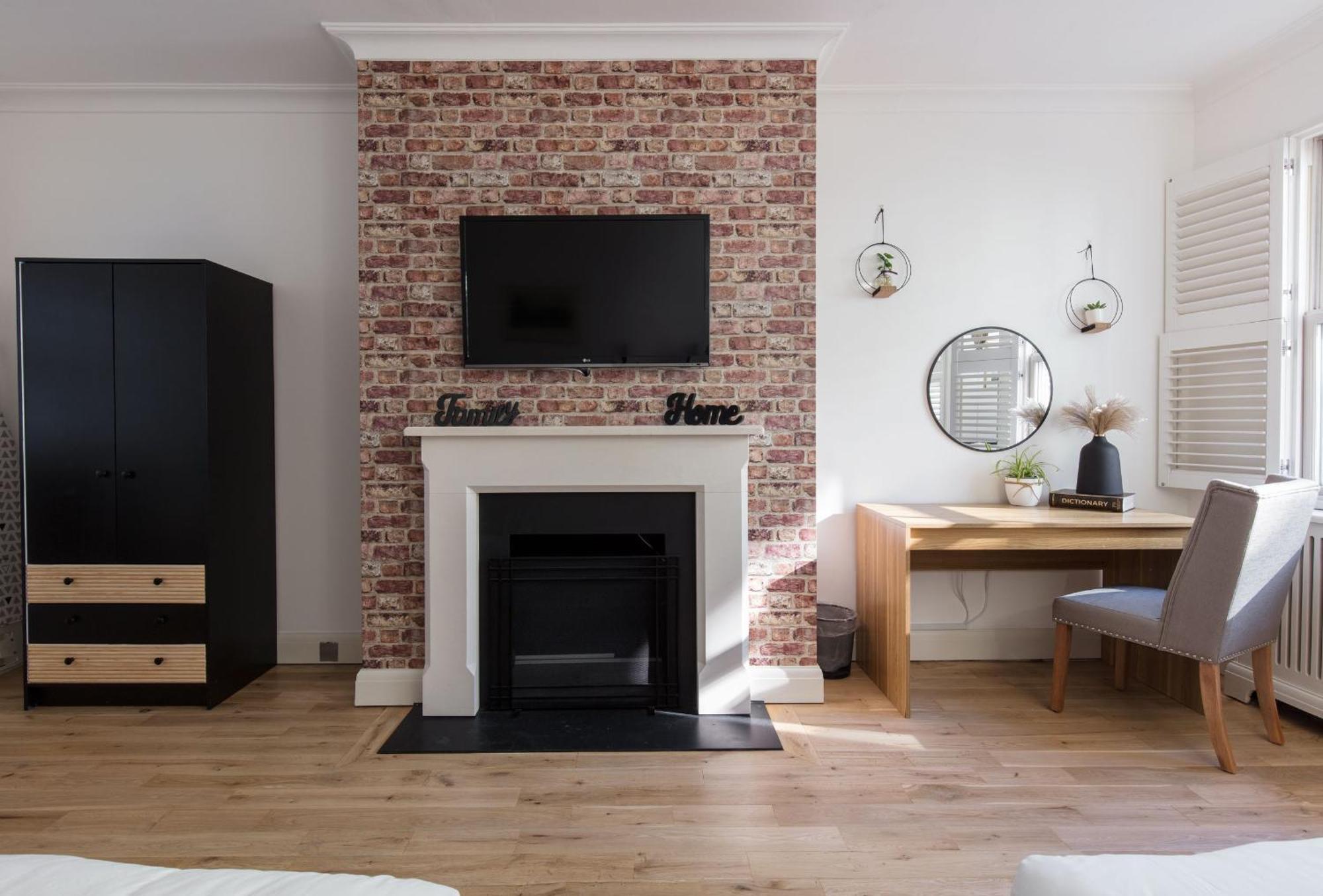 Holiday home Spacious Quiet 4bedrooms 6beds House With Private Garage 5min Walk To Paddington Station *