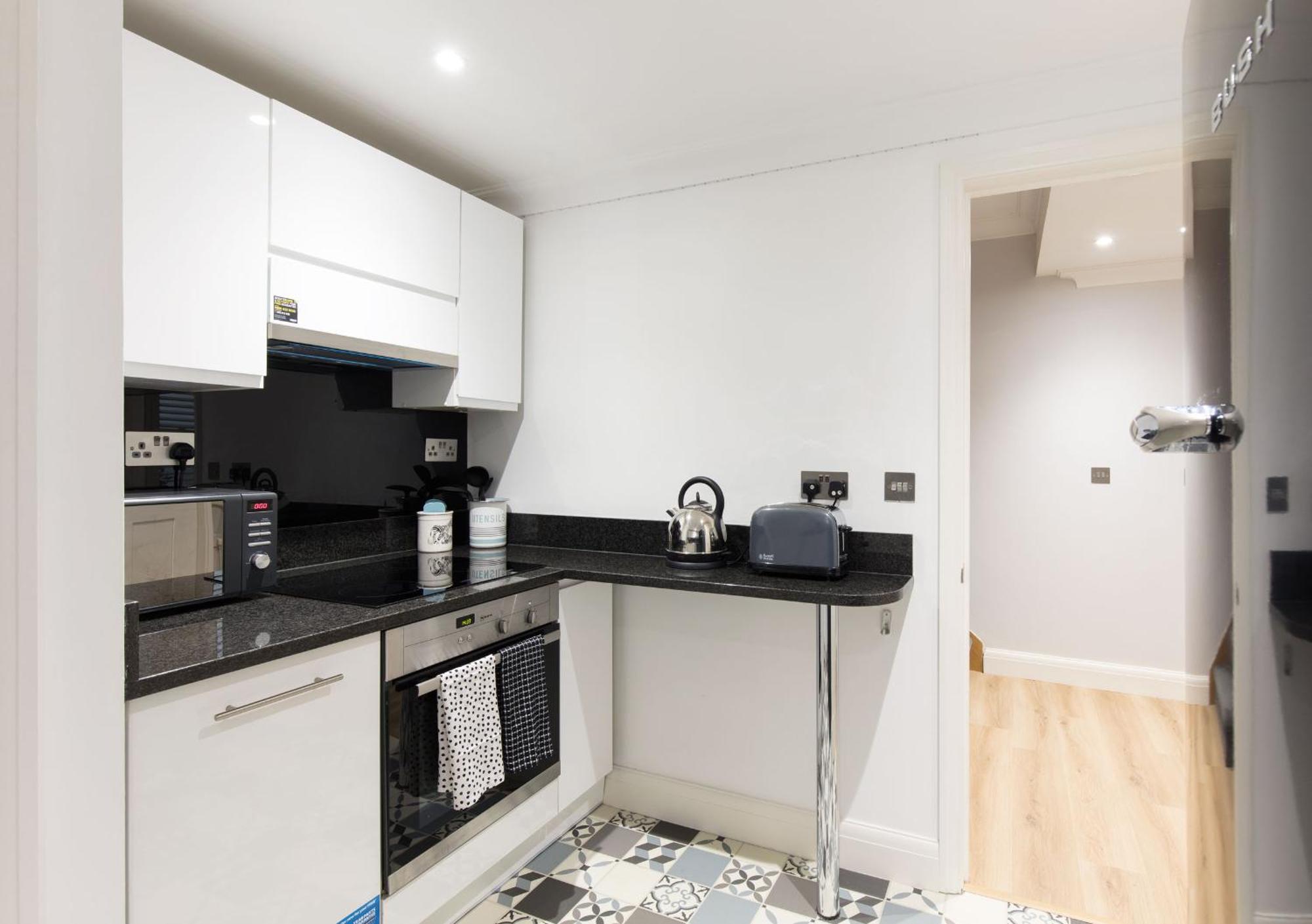 Spacious Quiet 4bedrooms 6beds House With Private Garage 5min Walk To Paddington Station *