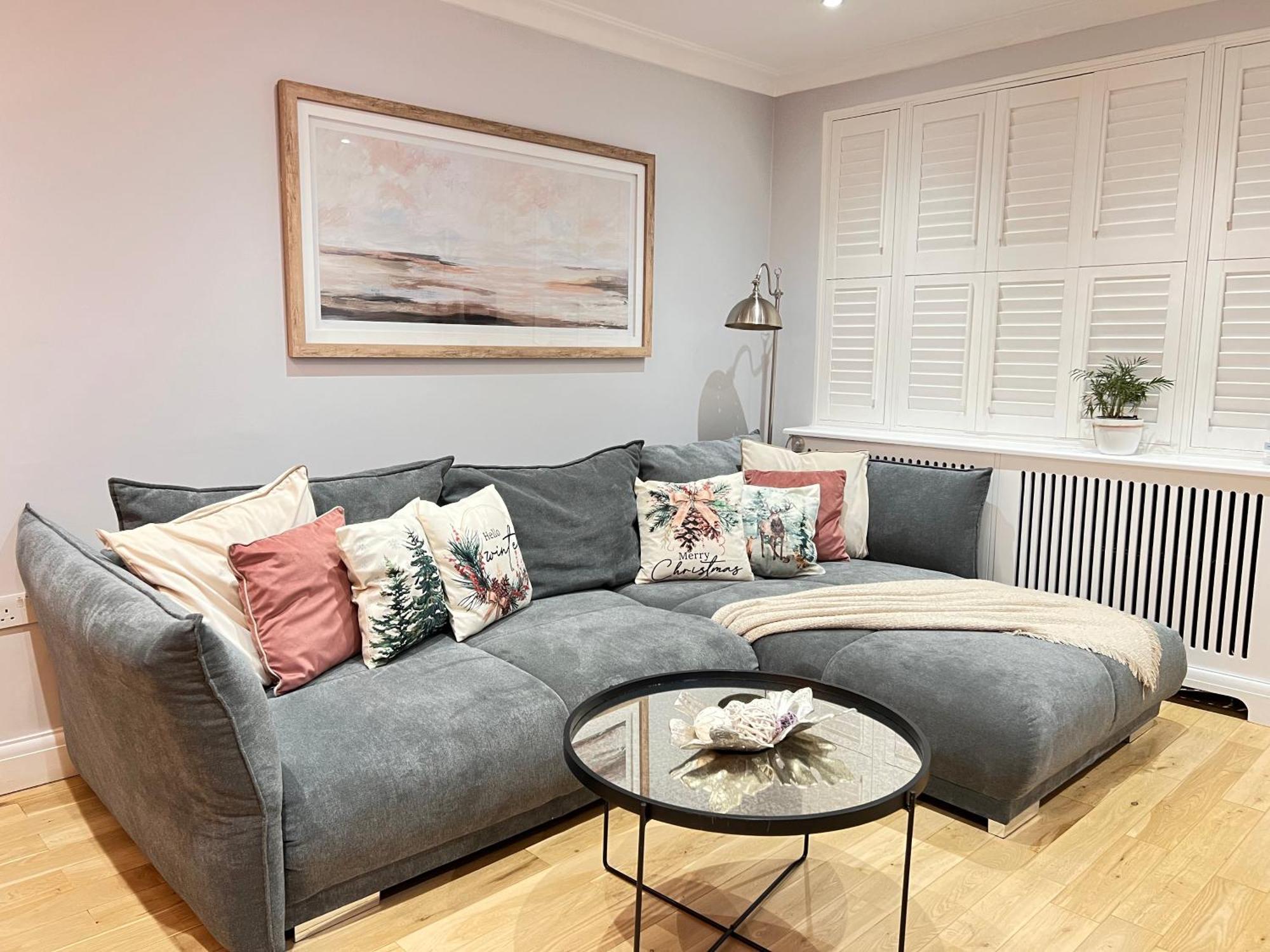 Spacious Quiet 4bedrooms 6beds House With Private Garage 5min Walk To Paddington Station Holiday home London